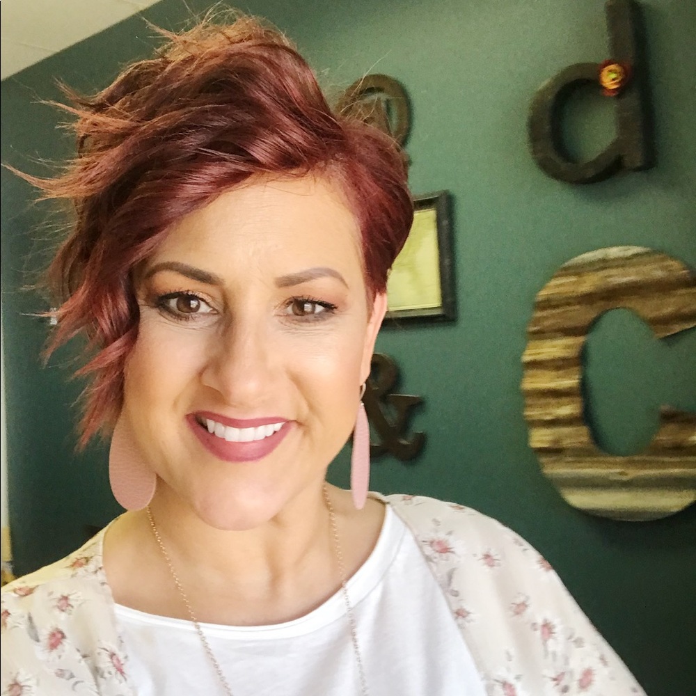 Meet your Posher, Debbie